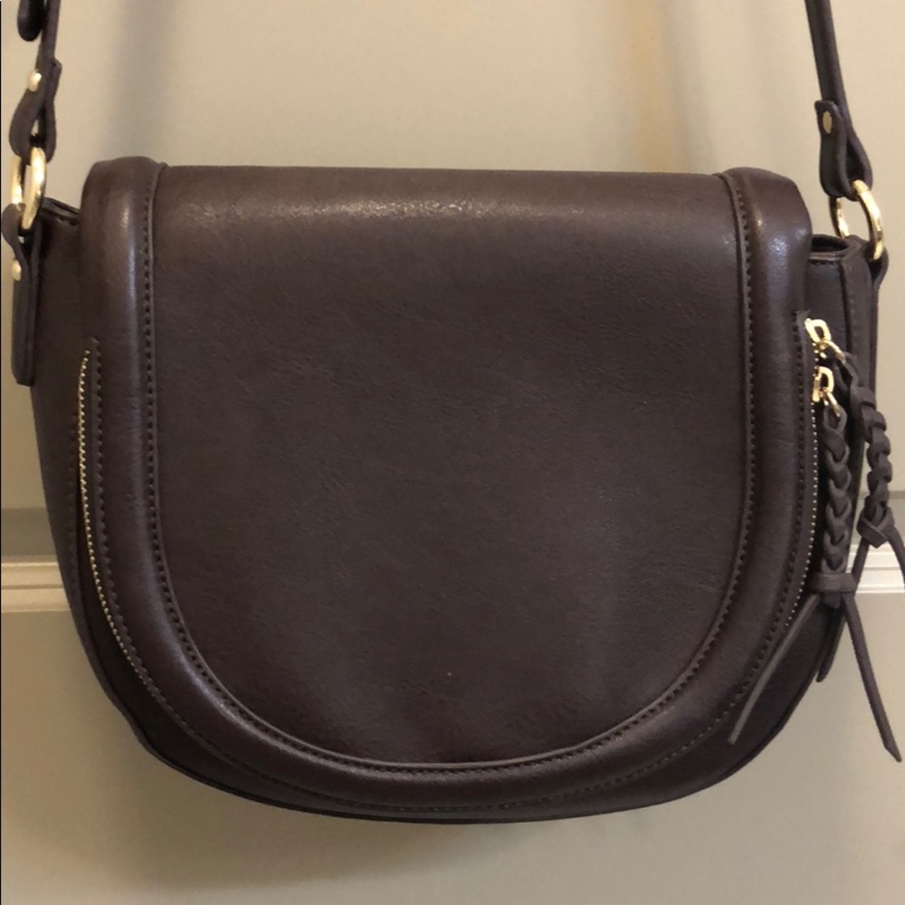 Burgundy leather saddlebag with braided tassels